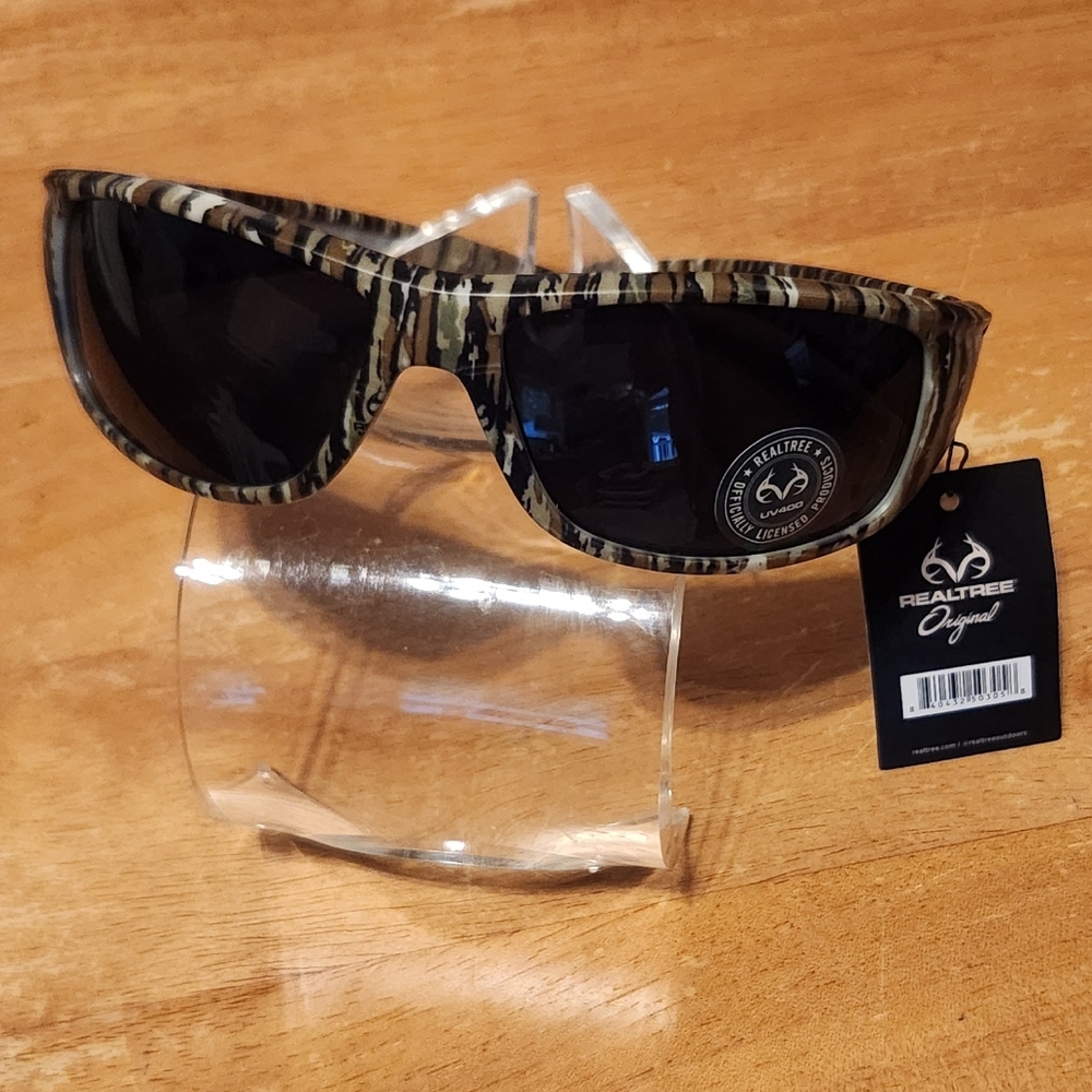Realtree Men's Camouflage Sunglasses with Dark Lenses